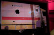 12:58PM ở Rotterdam, Hà Lan: iPhone 3G được “hộ tống” về cửa hàng trên một chiếc xe bọc sắt 