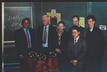 GS. Ngô Bảo Châu (hàng đầu, bên phải) nhận Giải thưởng Nghiên cứu Clay năm 2004. (Ảnh: KH &amp; ĐS online) 