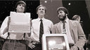Năm 1985, Steve Jobs và giám đốc điều hành Apple John Sculley bất đồng với nhau, khiến ông Jobs từ nhiệm. Wozniak cũng từ nhiệm. 