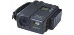Năm 1994, Olympus Deltis VC-1100. Mẫu máy với 442,368 điểm ảnh này là máy ảnh kỹ thuật số đầu tiên có khả năng truyền tải hình ảnh trên tuyến điện thoại mà không cần trung gian của một máy tính hoặc thiết bị khác. 