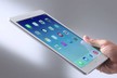 5. iPad Air: Chiếc máy tính bảng cỡ lớn này được Apple ra mắt năm nay. Sản phẩm được đánh giá là gọn và mỏng đáng kể so với thế hệ trước trong khi thời lượng pin tăng lên 