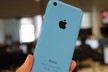 4. iPhone 5c: Mặc dù bị chê bai khá nhiều, nhưng người dùng vẫn quan tâm tới mẫu di động này, bởi nó được trang bị cả một bộ vỏ màu sắc, cá tính 