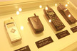 Trong quá khứ, hãng Hàn Quốc từng là nhà sản xuất đầu tiên sở hữu điện thoại có màn hình LCD kích thước lớn (SCH-800), hay điện thoại nghe nhạc MP3 đầu tiên (SPH-M2500). 