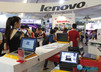 Gian hàng Lenovo, máy tính xách tay vẫn không thu hút nhiều khách tham quan. 