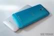 Cận cảnh HTC One mini trắng và xanh dương. 