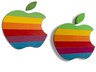 1. Logo buổi đầu của Apple: Hai mẫu logo này từng được Quả táo sử dụng làm hình ảnh thương hiệu từ năm 1993 đến 1997. Về chất liệu, logo lớn được làm bằng styrofoam (chất dẻo xốp) trong khi logo nhỏ hơn sử dụng fiberglass (sợi thủy tinh). Trong phiên đấu giá do Bonhams - sàn đấu giá nổi tiếng tại Anh tổ chức, hai chiếc logo này đã mang về tổng cộng 35.000 USD so với mức giá khởi điểm từ 10.000 - 15.000 USD. 