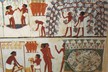 Những người sản xuất rượu vang đầu tiên trong lịch sử sống ở Ai Cập cổ đại vào khoảng năm 2300 TCN. 
