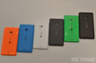 Lumia 535 có tất cả 5 màu bao gồm cam, xanh cyan, trắng, đen và xanh lá mạ. Thiết kế của máy không khác biệt nhiều so với các dòng Lumia giá rẻ trước đó với vỏ sau bằng nhựa polycabonate. cạnh bên bo tròn mềm mại. 