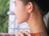 Thiết kế này để người dùng cuộn trên vành tai trước khi dắt đầu vào. Do không sử dụng vành kim loại, nên khi cuộn và đặt vào tai khá mềm mại, không gây cảm giác khó chịu. 