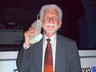 3. DynaTAC của Motorola được sáng tạo trong những năm 70, trở thành chiếc điện thoại di động đầu tiên được bày bán công khai với mức giá khoảng 3.995 USD. 